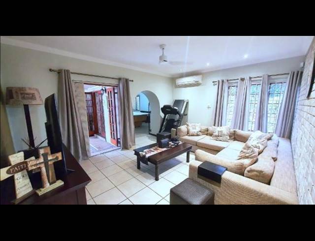 5 BEDROOM HOUSE FOR SALE IN MEER EN SEE